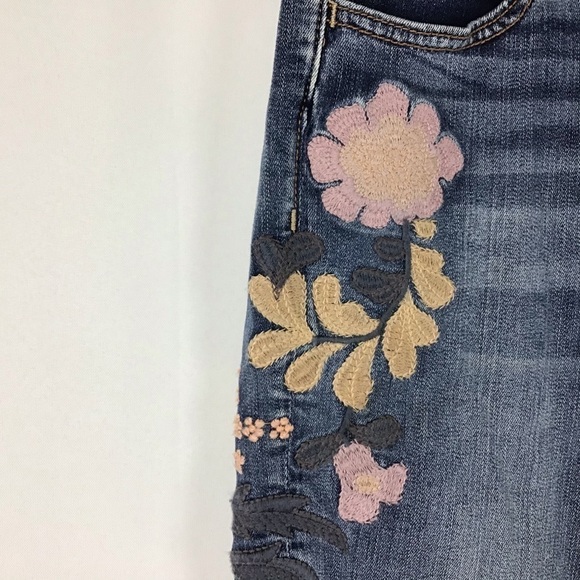 American Eagle Outfitters Embroidered Super Hi-Rise Jegging Distressed Jeans - Picture 3 of 13